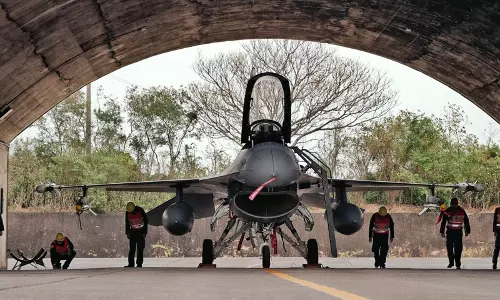 Taiwan ने अपने आसपास 1 चीनी विमान, 8 जहाज और 1 पोत का पता लगाया