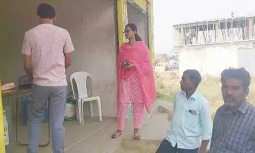 मंडल Agriculture Officer ने डीलरों को सरकारी रेट पर खाद बेचने की चेतावनी दी