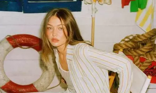 Gigi Hadid ने गेस्ट इन रेसिडेंस का स्प्रिंग/समर कलेक्शन लॉन्च किया Gigi Hadid ने गेस्ट इन रेसिडेंस का स्प्रिंग/समर कलेक्शन लॉन्च किया