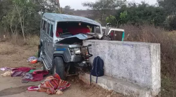 Telangana: नागरकुरनूल में जीप के पुलिया से टकराने से 3 की मौत