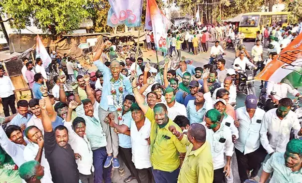 Telangana: महबूबाबाद, केसमुद्रम में किस्मत का फैसला एक्स-ऑफिशियो वोट से होगा