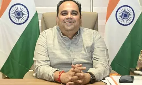 दिल्ली: नांगलोई में नियमों का उल्लंघन करने वाले 10 खुदरा दवा विक्रेताओं पर कार्रवाई दिल्ली: नांगलोई में नियमों का उल्लंघन करने वाले 10 खुदरा दवा विक्रेताओं पर कार्रवाई