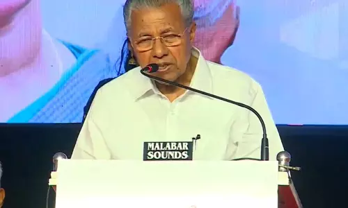 केरल CM पिनारयी विजयन ने कहा, इलाज में पैसे की कमी से कोई वंचित नहीं होना चाहिए केरल CM पिनारयी विजयन ने कहा, इलाज में पैसे की कमी से कोई वंचित नहीं होना चाहिए