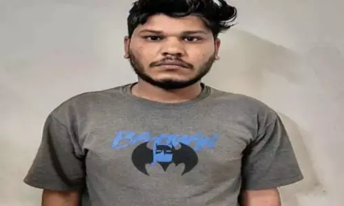 नौकरी का झांसा देकर ठगी, दुष्कर्म और ब्लैकमेलिंग: फर्जी एम्स कर्मचारी गिरफ्तार नौकरी का झांसा देकर ठगी, दुष्कर्म और ब्लैकमेलिंग: फर्जी एम्स कर्मचारी गिरफ्तार