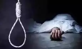 Rajasthan: कमरे में फंदे से लटकी मिली नई-नवेली दुल्हन की लाश, गांव में सनसनी Rajasthan: कमरे में फंदे से लटकी मिली नई-नवेली दुल्हन की लाश, गांव में सनसनी