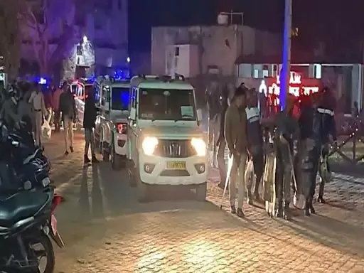 वैलेंटाइन डे पर पुलिस अलर्ट, अनहोनी रोकने प्रेमी-युगलों पर रहेगी कड़ी नजर वैलेंटाइन डे पर पुलिस अलर्ट, अनहोनी रोकने प्रेमी-युगलों पर रहेगी कड़ी नजर
