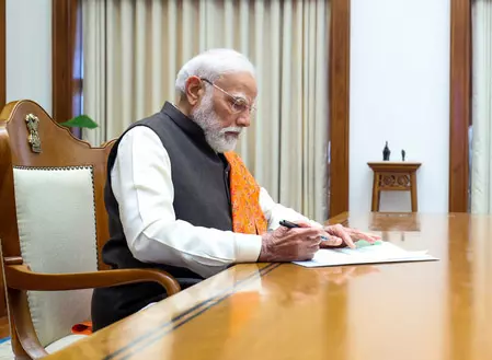 नितिन गडकरी ने पीएम राहत योजना पर जताया प्रधानमंत्री मोदी का आभार नितिन गडकरी ने पीएम राहत योजना पर जताया प्रधानमंत्री मोदी का आभार