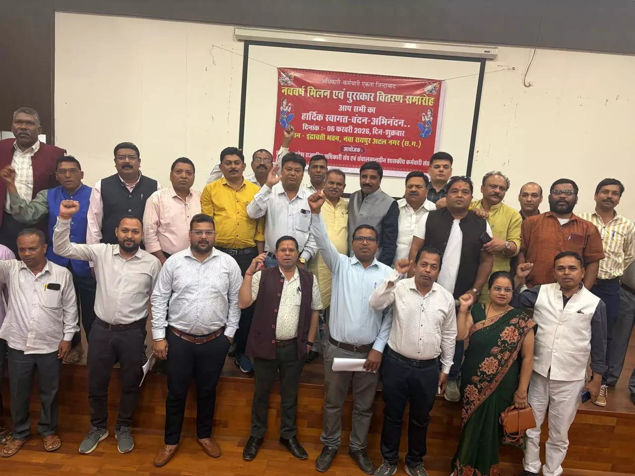 संविदा प्रथा समाप्त करने छत्तीसगढ़ कर्मचारी अधिकारी फेडरेशन ने उग्र आंदोलन का लिया निर्णय संविदा प्रथा समाप्त करने छत्तीसगढ़ कर्मचारी अधिकारी फेडरेशन ने उग्र आंदोलन का लिया निर्णय