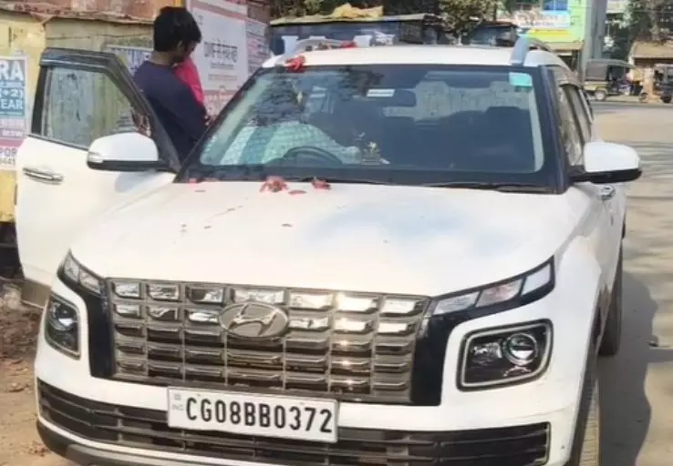 ब्रेज़ा कार में अधिकारी की लाश मिली, जगदलपुर में SDO के पद पर थे पदस्थ ब्रेज़ा कार में अधिकारी की लाश मिली, जगदलपुर में SDO के पद पर थे पदस्थ