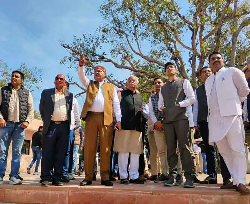 Haryana विधायकों के पैनल ने रेवाड़ी में प्रदूषण और सफाई प्रोजेक्ट्स का निरीक्षण किया Haryana विधायकों के पैनल ने रेवाड़ी में प्रदूषण और सफाई प्रोजेक्ट्स का निरीक्षण किया