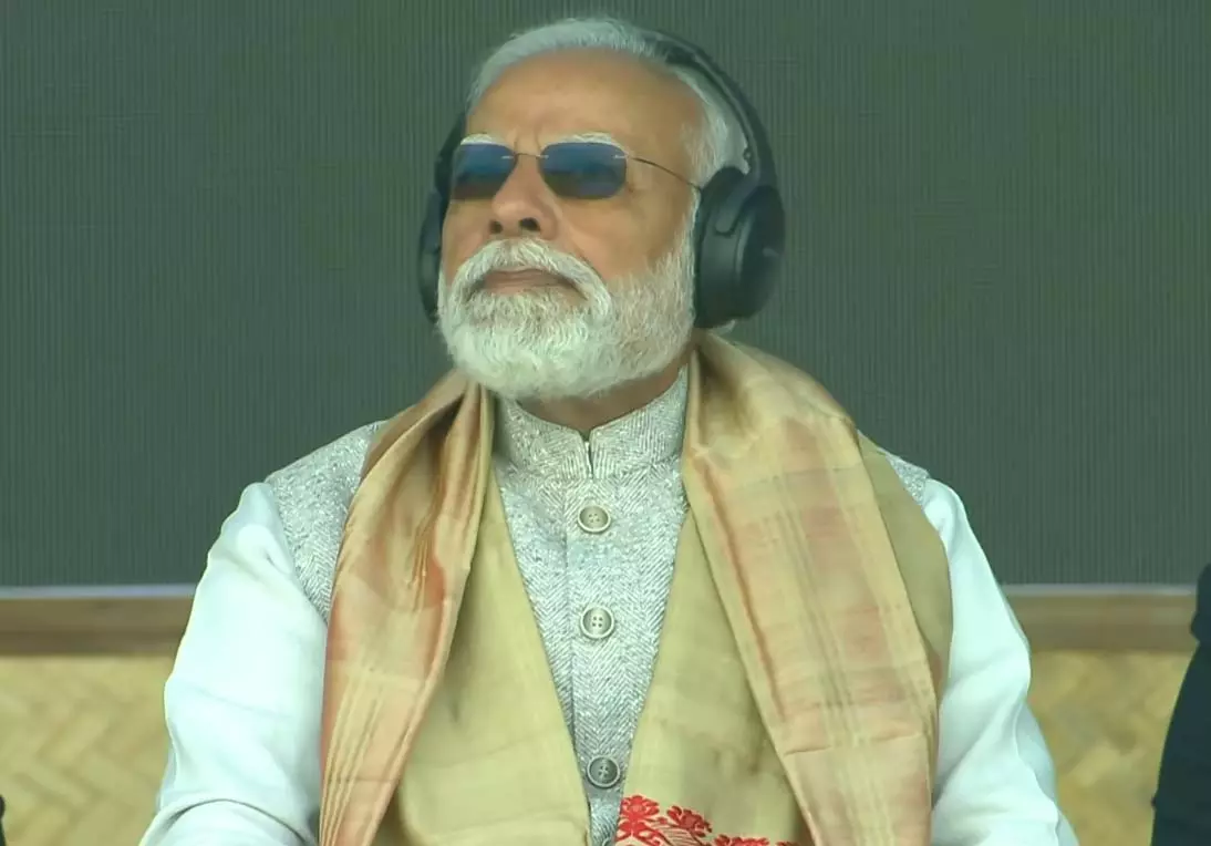ऐतिहासिक पल देखने को मिला...इमरजेंसी लैंडिंग स्ट्रिप पर उतरा PM मोदी का प्लेन, LIVE.... ऐतिहासिक पल देखने को मिला...इमरजेंसी लैंडिंग स्ट्रिप पर उतरा PM मोदी का प्लेन, LIVE....