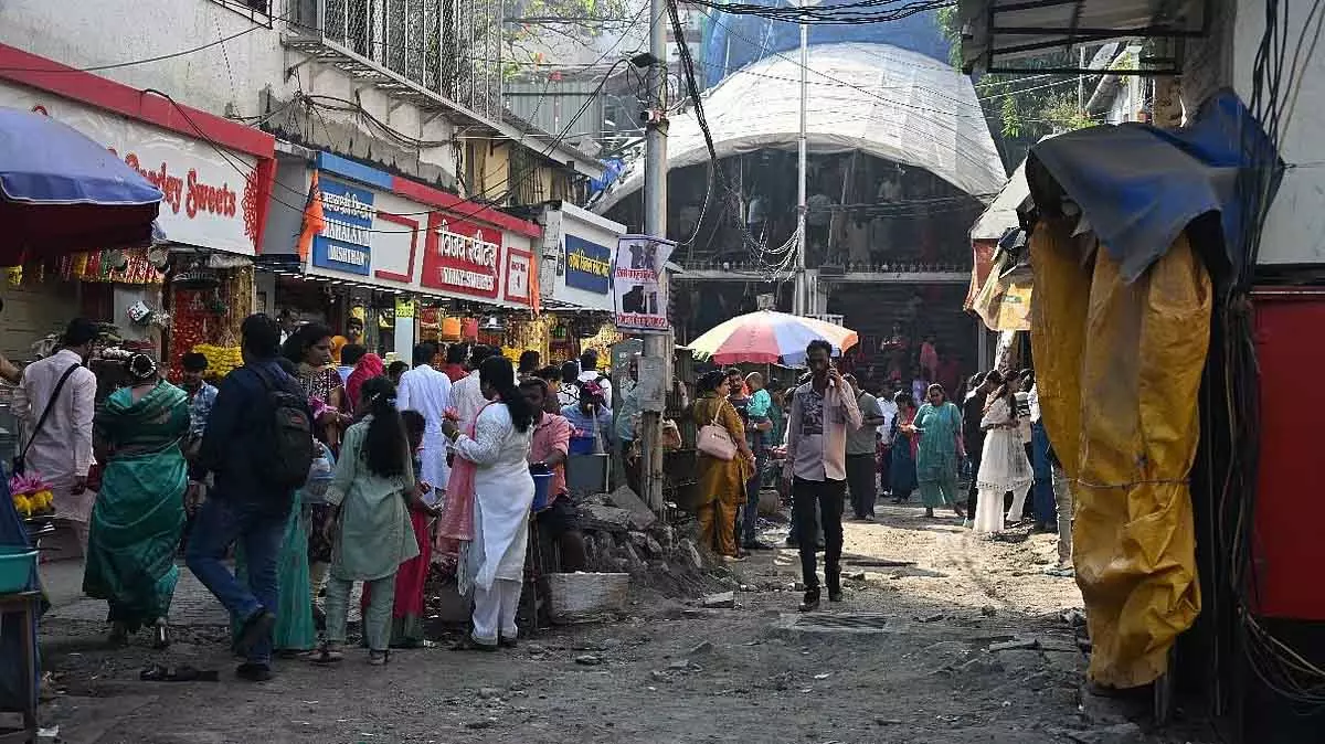 BMC ने महालक्ष्मी मंदिर परिसर के फेज 1 को पूरा करने के लिए मॉनसून 2026 का लक्ष्य रखा BMC ने महालक्ष्मी मंदिर परिसर के फेज 1 को पूरा करने के लिए मॉनसून 2026 का लक्ष्य रखा