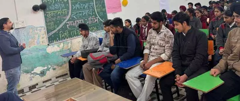 Gurdaspur प्रशासन ने छात्रों के लिए ‘इंटरनेट नशा मुक्ति क्लीनिक’ शुरू किए Gurdaspur प्रशासन ने छात्रों के लिए ‘इंटरनेट नशा मुक्ति क्लीनिक’ शुरू किए