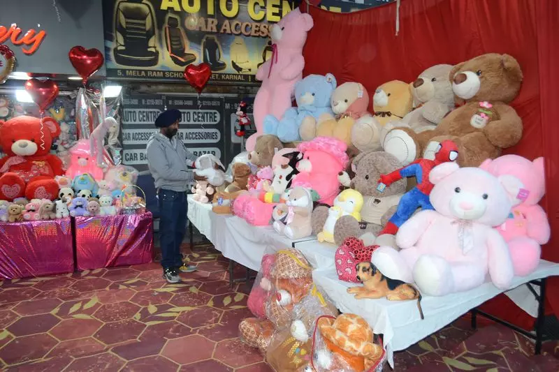 Karnal में कपल थीम वाले गिफ्ट्स की बहुत ज़्यादा डिमांड है Karnal में कपल थीम वाले गिफ्ट्स की बहुत ज़्यादा डिमांड है