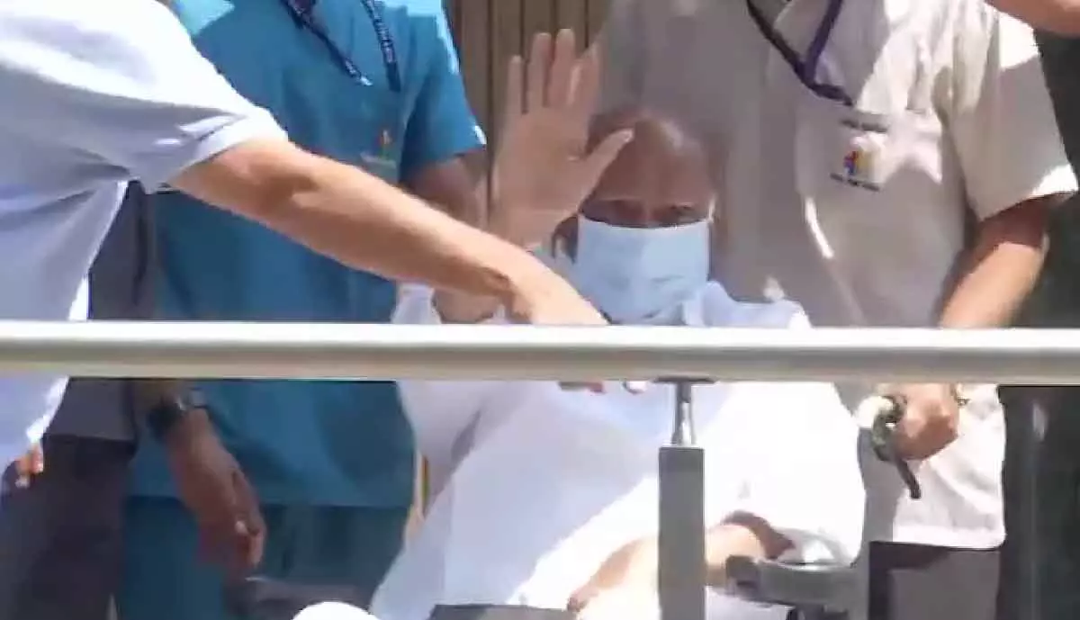 Sharad पवार को पुणे के रूबी हॉल क्लिनिक से छुट्टी मिली Sharad पवार को पुणे के रूबी हॉल क्लिनिक से छुट्टी मिली