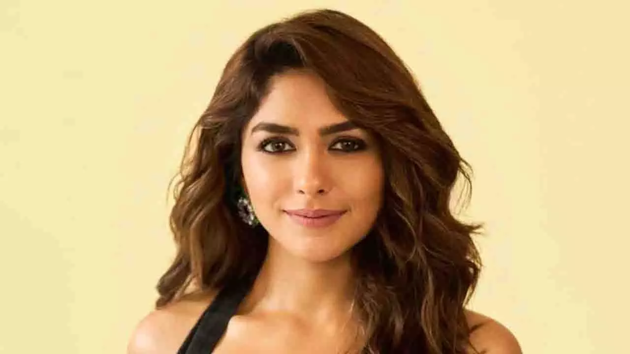 Mrunal Thakur ने 14 फरवरी की अफवाहों को खारिज किया, शादी के संकेत दिए Mrunal Thakur ने 14 फरवरी की अफवाहों को खारिज किया, शादी के संकेत दिए