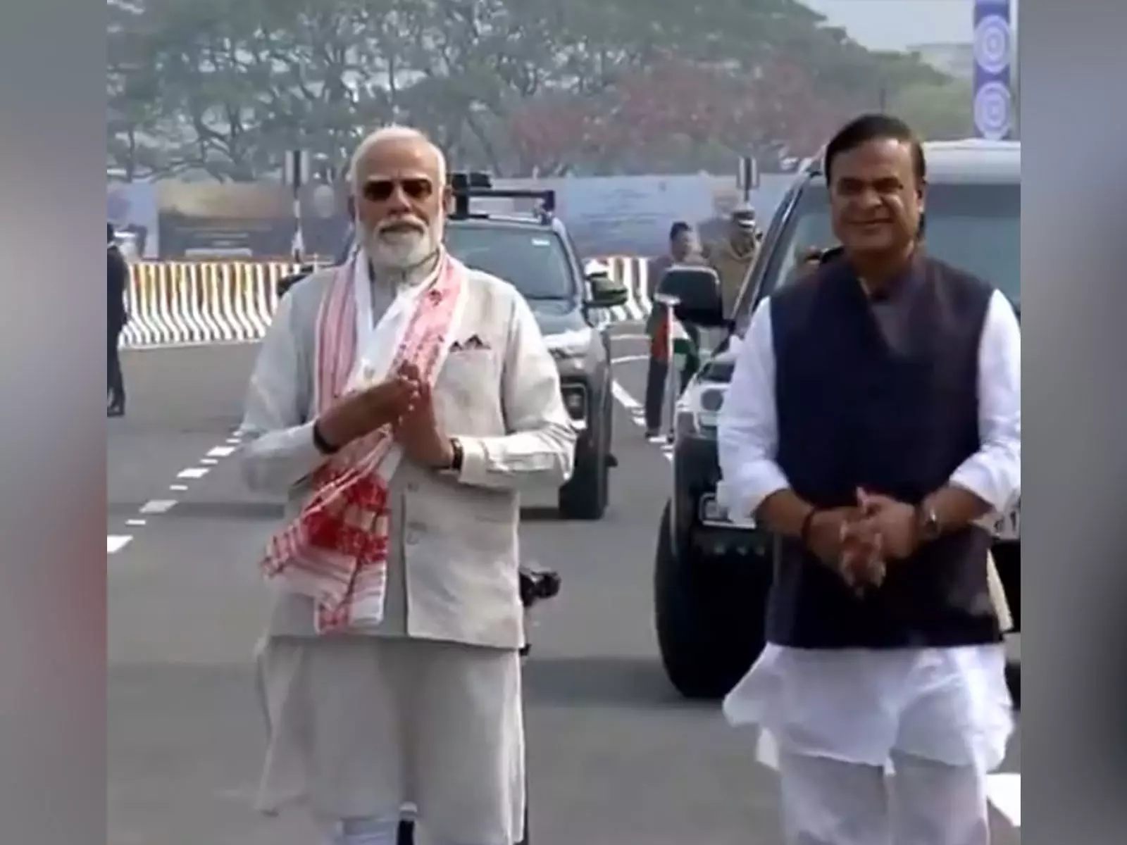 PM मोदी ने गुवाहाटी में ब्रह्मपुत्र नदी पर कुमार भास्कर वर्मा सेतु का उद्घाटन किया PM मोदी ने गुवाहाटी में ब्रह्मपुत्र नदी पर कुमार भास्कर वर्मा सेतु का उद्घाटन किया