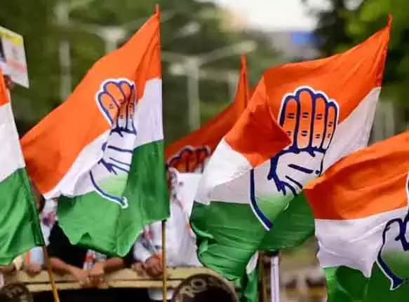 17 कांग्रेसियों ने पार्टी से दिया इस्तीफा, पूर्व मंत्री की बहू भी शामिल 17 कांग्रेसियों ने पार्टी से दिया इस्तीफा, पूर्व मंत्री की बहू भी शामिल