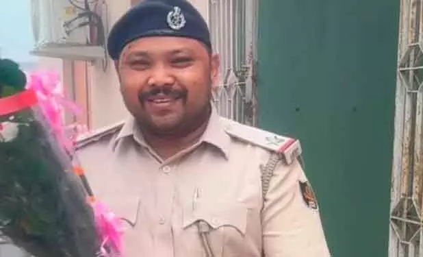 महिला की निजी तस्वीरों से ब्लैकमेल करने के आरोप में ASI गिरफ्तार महिला की निजी तस्वीरों से ब्लैकमेल करने के आरोप में ASI गिरफ्तार