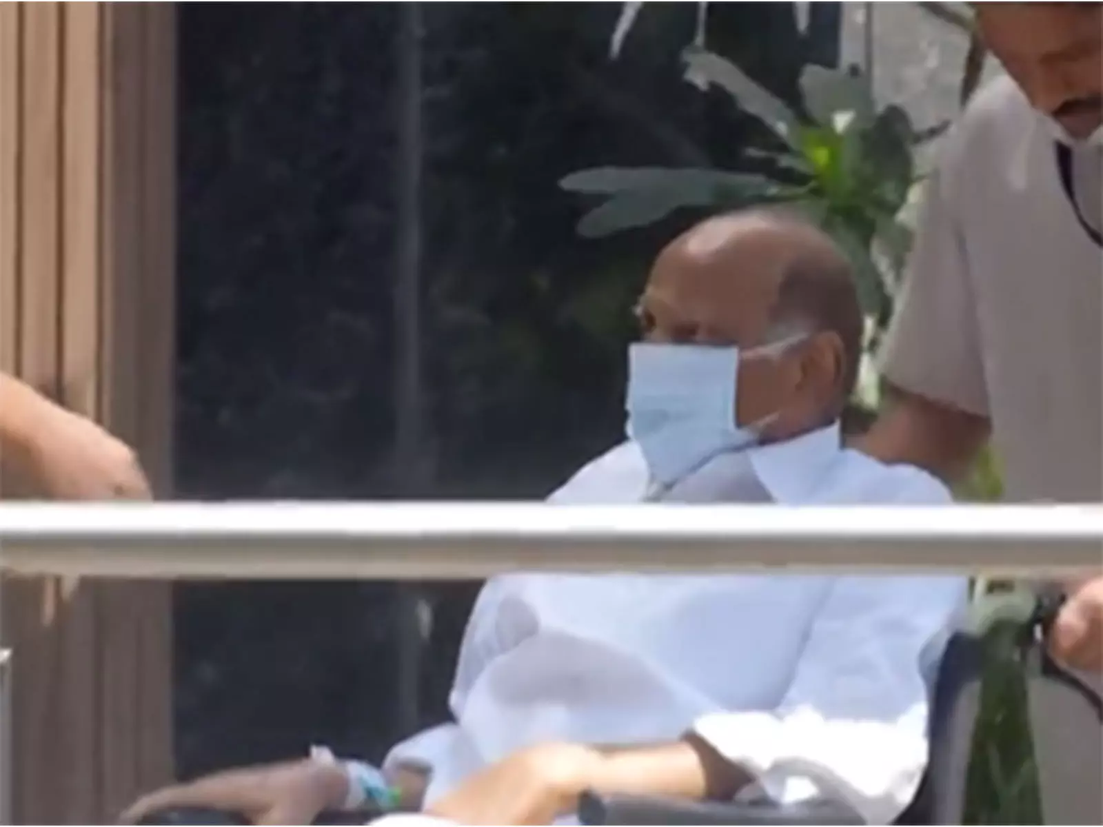 Sharad Pawar पुणे के अस्पताल से डिस्चार्ज हुए, डॉक्टरों ने उन्हें आराम करने की सलाह दी Sharad Pawar पुणे के अस्पताल से डिस्चार्ज हुए, डॉक्टरों ने उन्हें आराम करने की सलाह दी