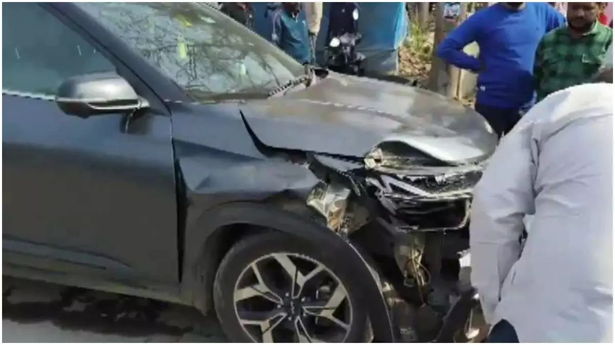OMG! तीन गाड़ियों को टक्कर मारी, रईसजादों ने कार से मचाया तांडव, सड़क पर मचा हड़कंप OMG! तीन गाड़ियों को टक्कर मारी, रईसजादों ने कार से मचाया तांडव, सड़क पर मचा हड़कंप