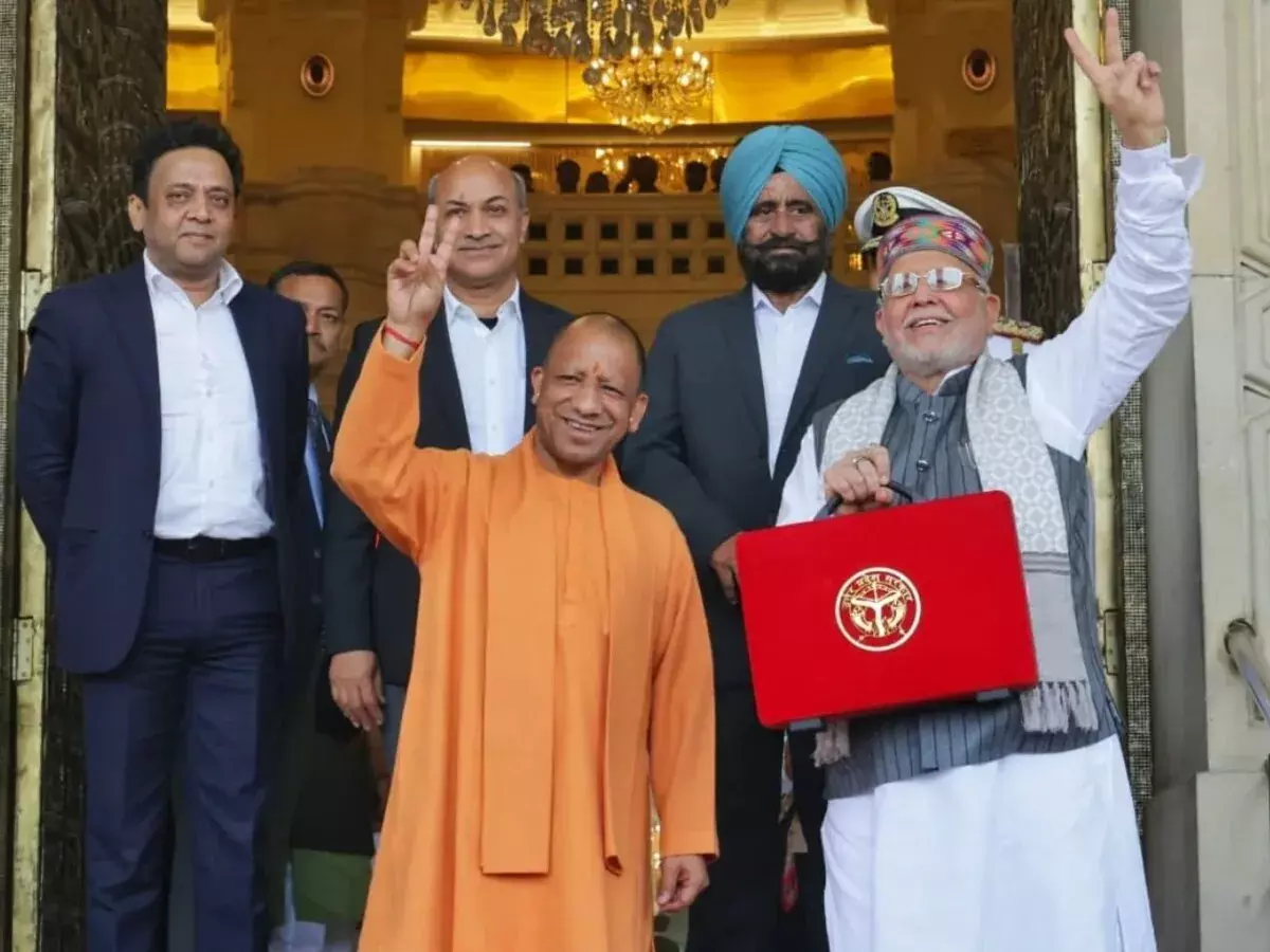 Lucknow: यूपी बजट से निवेशकों को मिला संकेत Lucknow: यूपी बजट से निवेशकों को मिला संकेत