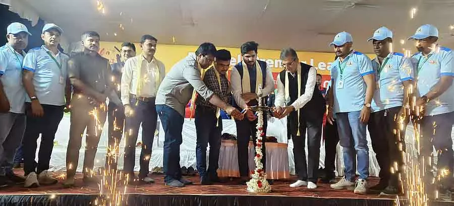 Karnataka ; डंडेली प्रीमियर लीग मैच के लिए एक शानदार ड्राइव Karnataka ; डंडेली प्रीमियर लीग मैच के लिए एक शानदार ड्राइव