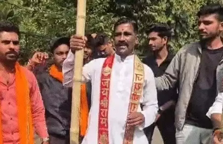 Bhopal: चिनार पार्क पर वैलेंटाइन डे के खिलाफ प्रदर्शन Bhopal: चिनार पार्क पर वैलेंटाइन डे के खिलाफ प्रदर्शन
