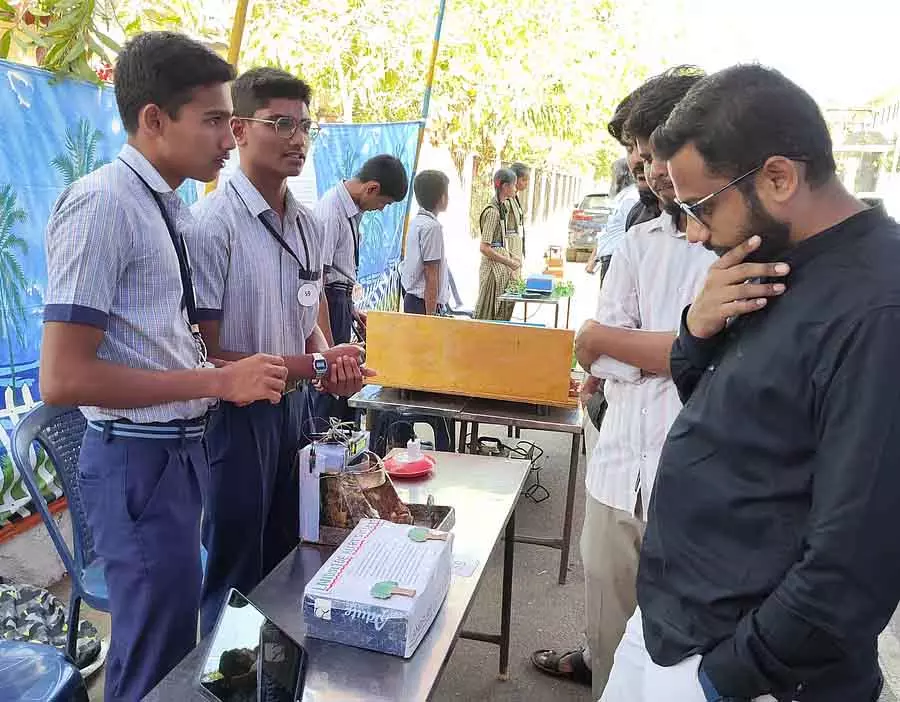 एक शानदार साइंस मॉडल: Students ने टेक्नोलॉजी समझाई एक शानदार साइंस मॉडल: Students ने टेक्नोलॉजी समझाई