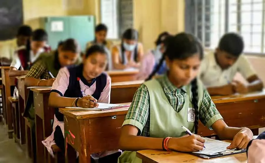 SSLC में अच्छे नंबर लाने पर इनाम; शिक्षा विभाग ने कार्रवाई की SSLC में अच्छे नंबर लाने पर इनाम; शिक्षा विभाग ने कार्रवाई की
