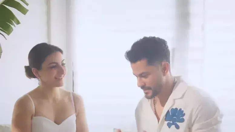 Soha ने कुणाल के साथ अनोखे अंदाज में वैलेंटाइन डे सेलेब्रेट किया Soha ने कुणाल के साथ अनोखे अंदाज में वैलेंटाइन डे सेलेब्रेट किया