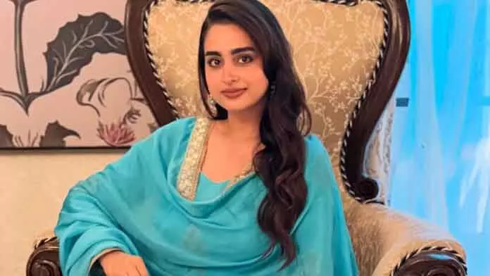 Ayesha Khan धुरंधर का शरारत ट्रेंड, पैपराज़ी को दिया करारा जवाब Ayesha Khan धुरंधर का शरारत ट्रेंड, पैपराज़ी को दिया करारा जवाब