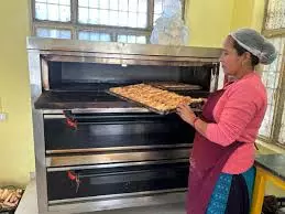 Pauri Garhwal: महिलाओं की बेकरी यूनिट के उत्पाद पहुंचे अंतरराष्ट्रीय बाजार Pauri Garhwal: महिलाओं की बेकरी यूनिट के उत्पाद पहुंचे अंतरराष्ट्रीय बाजार