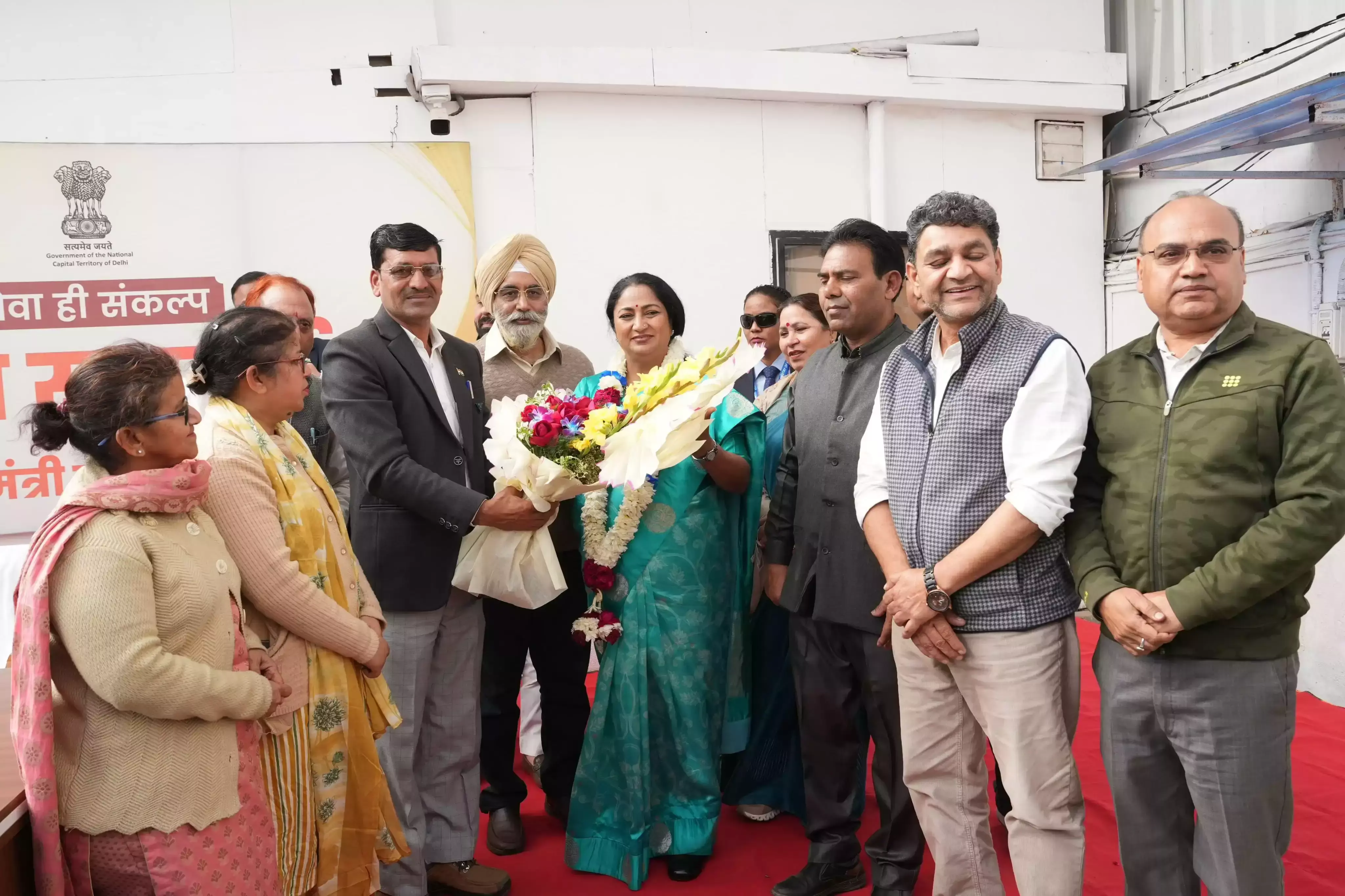 New Delhi: निगम के एमटीएस कर्मचारियों की मुख्यमंत्री रेखा गुप्ता से मुलाकात New Delhi: निगम के एमटीएस कर्मचारियों की मुख्यमंत्री रेखा गुप्ता से मुलाकात