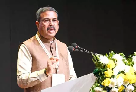देश में सबसे अधिक शिक्षक-विहीन स्कूल पश्चिम बंगाल में हैं: केंद्रीय मंत्री धर्मेंद्र प्रधान देश में सबसे अधिक शिक्षक-विहीन स्कूल पश्चिम बंगाल में हैं: केंद्रीय मंत्री धर्मेंद्र प्रधान