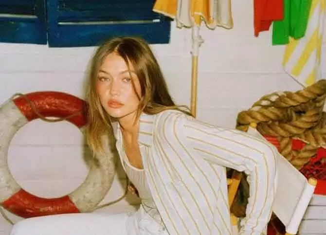 Gigi Hadid ने गेस्ट इन रेसिडेंस का स्प्रिंग/समर कलेक्शन लॉन्च किया Gigi Hadid ने गेस्ट इन रेसिडेंस का स्प्रिंग/समर कलेक्शन लॉन्च किया