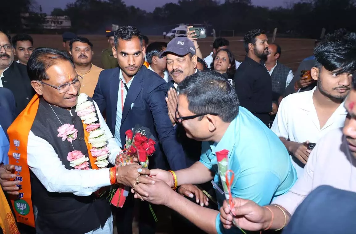 मुख्यमंत्री विष्णुदेव साय रायगढ़ पहुंचे, लाल मैदान में हुआ भव्य स्वागत मुख्यमंत्री विष्णुदेव साय रायगढ़ पहुंचे, लाल मैदान में हुआ भव्य स्वागत