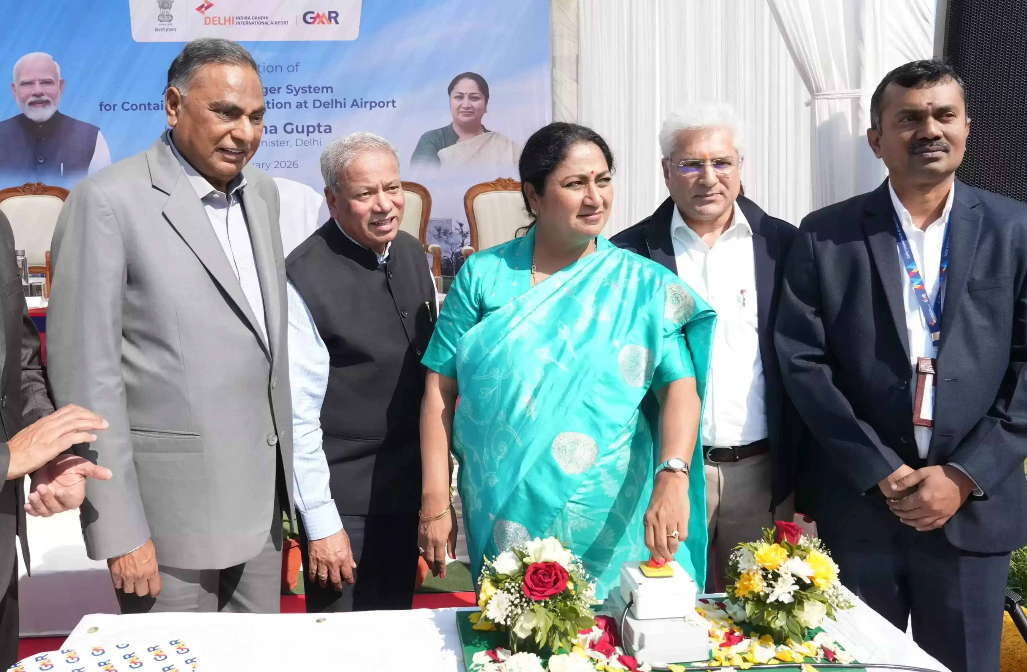 New Delhi: मुख्यमंत्री रेखा गुप्ता ने हवाई अड्डे पर नई मिस्ट स्प्रे प्रणाली शुरू की New Delhi: मुख्यमंत्री रेखा गुप्ता ने हवाई अड्डे पर नई मिस्ट स्प्रे प्रणाली शुरू की