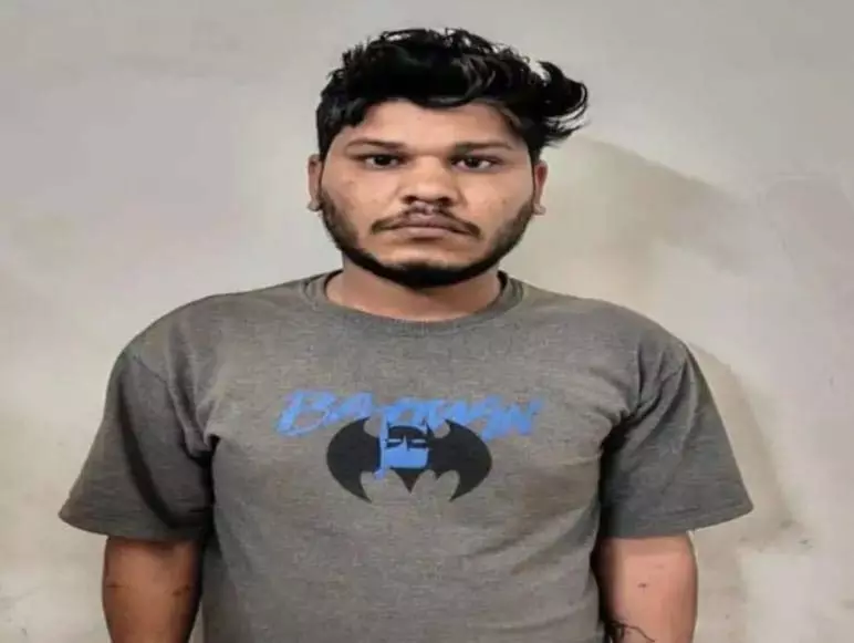 नौकरी का झांसा देकर ठगी, दुष्कर्म और ब्लैकमेलिंग: फर्जी एम्स कर्मचारी गिरफ्तार नौकरी का झांसा देकर ठगी, दुष्कर्म और ब्लैकमेलिंग: फर्जी एम्स कर्मचारी गिरफ्तार