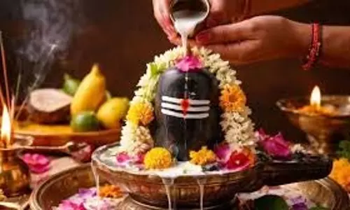 Mahashivratri 2026 :महाशिवरात्रि के दिन शिवलिंग पर जल चढ़ाने के बाद न करें ये काम, वरना शुरू हो जाएगा बुरा समय