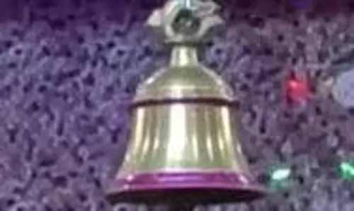 UP News:शिव मंदिर से घंटे चोरी कर भाग रहे युवकों को ग्रामीणों ने दबोचा UP News:शिव मंदिर से घंटे चोरी कर भाग रहे युवकों को ग्रामीणों ने दबोचा