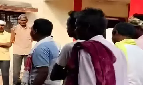 महिला का शव दफन किए जाने का विरोध, गांव में तनाव