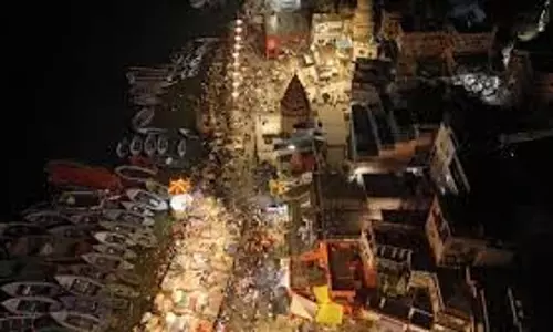 Kashi Vishwanath : शिवरात्रि पर खुला बाबा विश्वनाथ का द्वार Kashi Vishwanath : शिवरात्रि पर खुला बाबा विश्वनाथ का द्वार