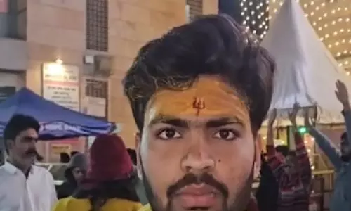 Mahashivratri 2026: वाराणसी में बम-बम की गूंज, चाक-चौबंद सुरक्षा के बीच भक्त कर रहे अपने आराध्य के दर्शन Mahashivratri 2026: वाराणसी में बम-बम की गूंज, चाक-चौबंद सुरक्षा के बीच भक्त कर रहे अपने आराध्य के दर्शन