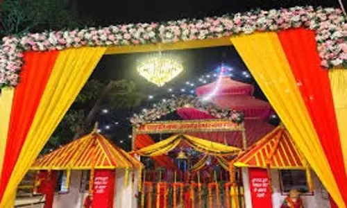 Kashi Vishwanath Dham: जलाभिषेक करने नाथ मंदिरों में उमड़े शिवभक्त Kashi Vishwanath Dham: जलाभिषेक करने नाथ मंदिरों में उमड़े शिवभक्त