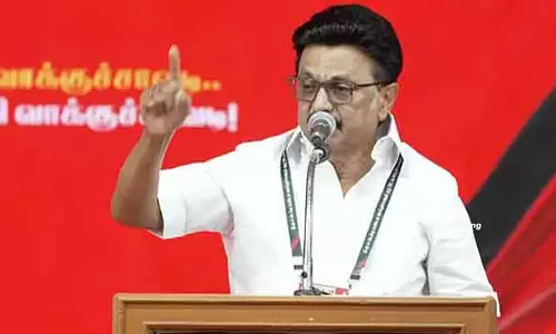 सुपरफास्ट इंजन डब्बा इंजन के आगे नहीं झुकेगा: CM सुपरफास्ट इंजन डब्बा इंजन के आगे नहीं झुकेगा: CM