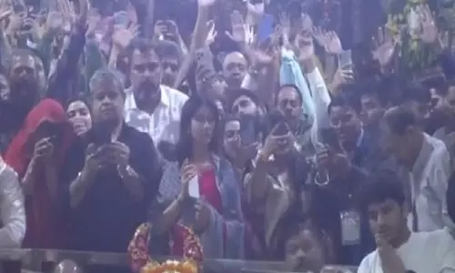 Mahashivratri 2026: त्रिशूल, चांद और सूरज से सुसज्जित हुए बाबा महाकाल, दर्शन के लिए लगा भक्तों का तांता Mahashivratri 2026: त्रिशूल, चांद और सूरज से सुसज्जित हुए बाबा महाकाल, दर्शन के लिए लगा भक्तों का तांता
