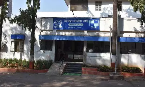 पुणे: येरवडा पुलिस स्टेशन लॉकअप से POCSO आरोपी के भागने के बाद कांस्टेबल सस्पेंड पुणे: येरवडा पुलिस स्टेशन लॉकअप से POCSO आरोपी के भागने के बाद कांस्टेबल सस्पेंड