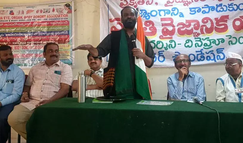 Telangana: कवि डॉ. जयराजू कहते हैं कि वैज्ञानिक नज़रिया इंसानी तरक्की के लिए ज़रूरी है