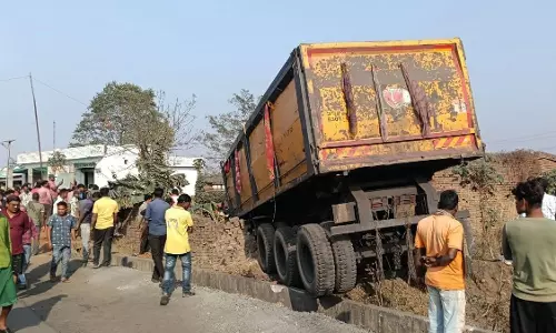 गर्भवती महिला को ट्रेलर वाहन ने कुचला, स्पॉट पर मौत